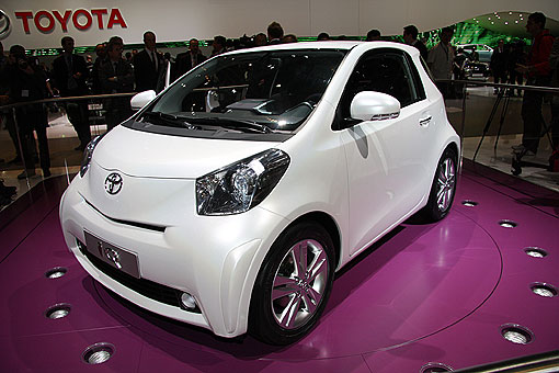 在日内瓦车展上,toyota一如先前所预告,发表了准量产版的都会迷你车iq