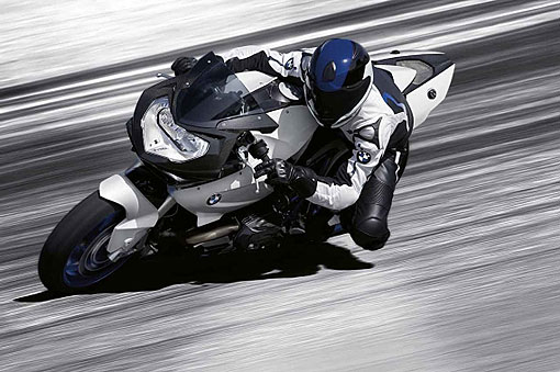 bmw motorrad总代理泛德於12月19日在台北世贸展览馆,向台湾重机车迷