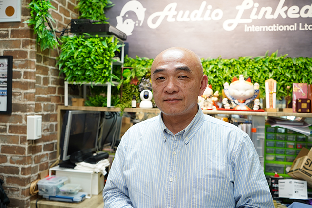 鷗霖主事者沈大,如果您是初次訂購客製化耳機,沈大肯定會非常熱心地分享配戴技巧,以及清潔保養等相關細節。