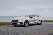 2023年式小改Volvo V60車系登場，T8維持原售價，B4與B5調漲4.5萬元