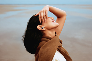 可佩戴的耳機雕塑品-Bang & Olufsen Beo Grace真無線耳機