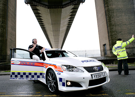 英国苏格兰地区的 humberside 郡警局,近期添购一辆 lexus is-f,作为
