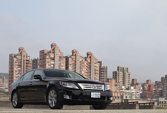 節能總裁綠選擇 Lexus Ls600hl 5 0試駕 U Car試車