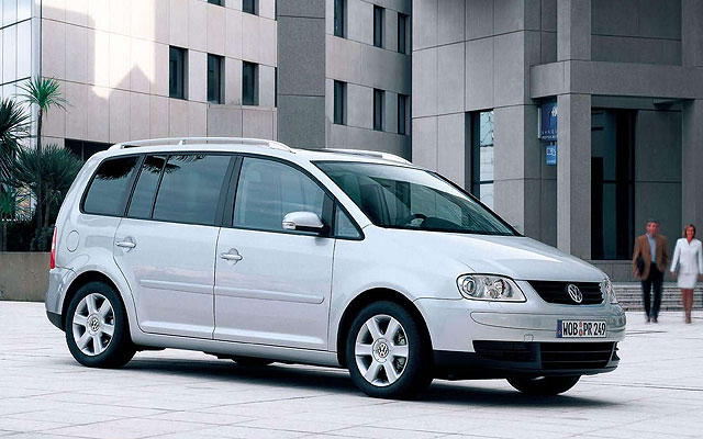 2003年touran推出了第一代车型,7人座设定及宽敞的车室空间,吸引不少