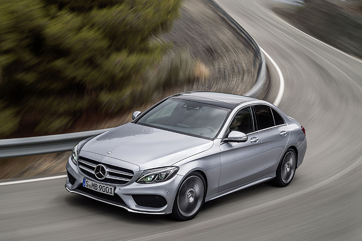 2月入主三芒星指定车款,可享1年乙式保险,4年保养套装等优惠内容