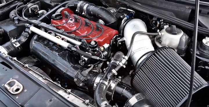 0l 16v涡轮引擎使用来自ng-motorsports的cnc气缸盖,配上大颗的涡轮