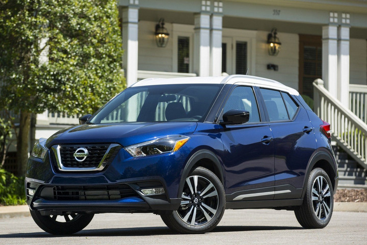 blue nissan kicks