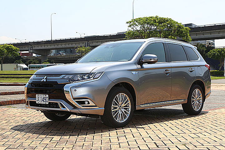 正式售價149 6萬 車電分離專案119 6萬 Mitsubishi小改款outlander Phev國內發表 U Car新聞