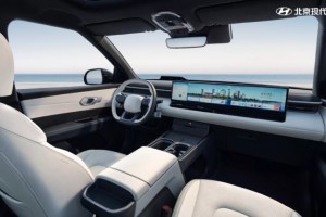[U-EV]採27吋雙螢幕
Hyundai Elexio內裝公佈
