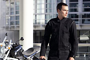 BMW Motorrad騎士服與安全帽，榮獲2009德國iF設計大獎