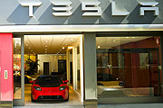 佈局海外市場，Tesla頂級電動車歐洲旗艦店倫敦開幕