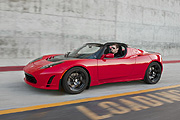 內外質感進化，Tesla Roadster小改款登場亮相
