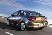 產品線更趨完整，4門版本Opel Astra現身