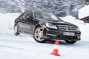 雪地奔馳，2014 M-Benz Driving Events賓士海外冬駕課程報名開始