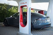 與德國鐵路公司合作，Tesla快速佈建歐洲充電網路