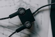 自由變換音色－B&O BeoPlay H5藍牙耳道耳機