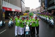 中華電動二輪車e-moving騎進總統府，受邀參與國慶遊行