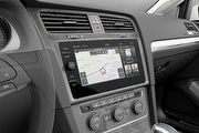 9.2吋大螢幕+手勢控制，VW Golf小改預告11月發表