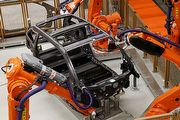「沉重」的輕量化科技，BMW傳將縮限碳纖維車體使用