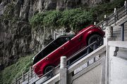 [勁廣告]一舉衝上999級階梯！Land Rover Range Rover Sport P400e爬上張家界天梯