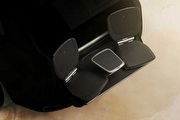 行李廂運用的新巧思，Rolls-Royce為Cullinan設計可折觀景座椅