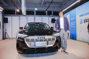 Audi e-tron實車現身e動中心，台灣福斯集團總裁Matthias Schepers訪問