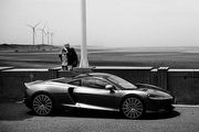 以「路途中」為題、定義GT新解，McLaren與攝影師黃俊團創作系列新作