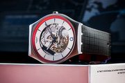 全球粉絲熱烈迴響 Swatch推出《007生死交戰》電影限量腕錶 ²Q Watch