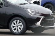 發表前無偽裝現身，大改款Toyota Prius c日本港口實車曝光