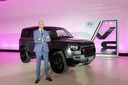 較預售調降9萬、售價641萬，Land Rover Defender V8 Carpathian Edition上市與台南頂泰旗艦展示中心開幕