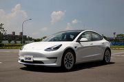 Tesla Model 3全景天窗遭遇酷熱夏天考驗， U-CAR彙整市面多家隔熱紙建議選擇