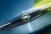[U-EV]純電跨界跑旅將現身？閃電風鏡元素進化，Opel釋出Experimental概念車預告第2彈