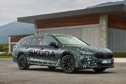 新世代Škoda Superb偽裝車登場，預計11月正式亮相，推估國內有望2024下半年