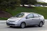環保次世代，Toyota插電式Prius原型車送交研究