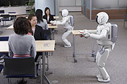 雙人服務更好，Honda ASIMO展示多機互動技術