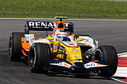 Renault F1 Boutique展示活動開跑，dCi turbo柴油車款同台亮相