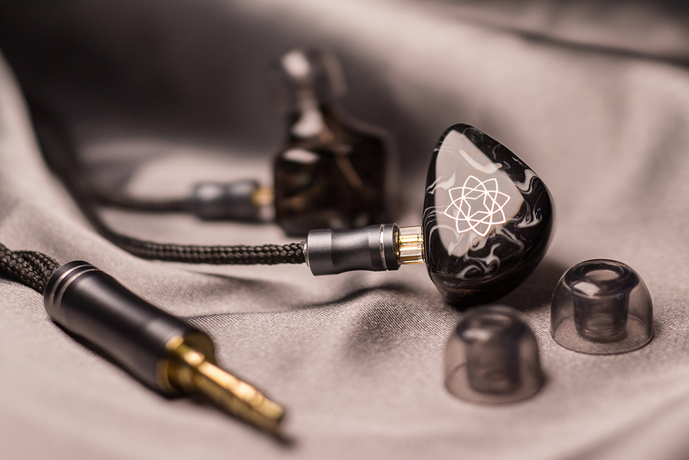 4動鐵、全新調音設計－See Audio Bravery入耳式耳機| U-Headphone 耳機 