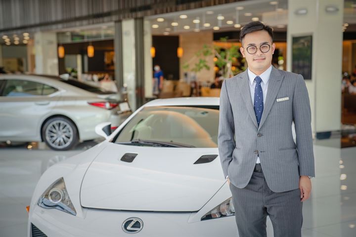 對汽車始終如一的熱情，造就最專業的銷售服務 Lexus台中營業所  洪瑋崙 